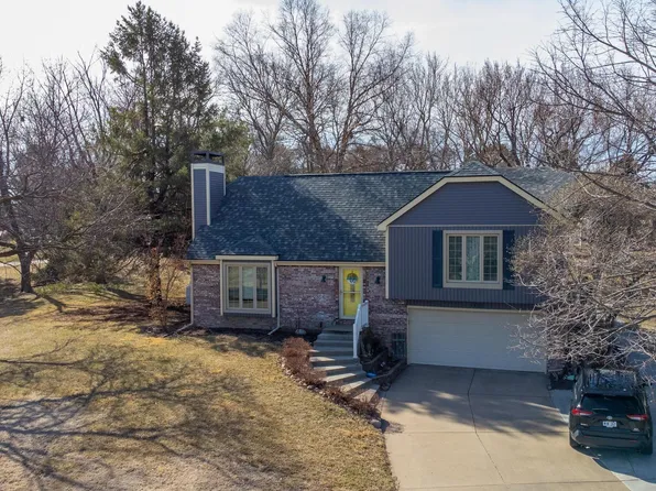 1405 Cessna Ln, Lincoln, NE 68527