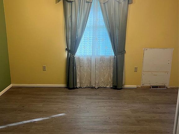2nd image of 1912 New Madrid St