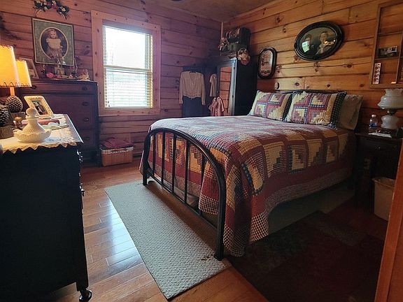 3rd image of 111 Cravens Run Rd