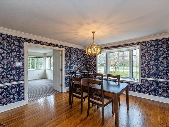4th image of 39481 Evergreen Dr