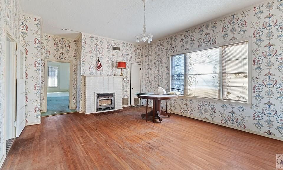 10th image of 215 Bell Ave