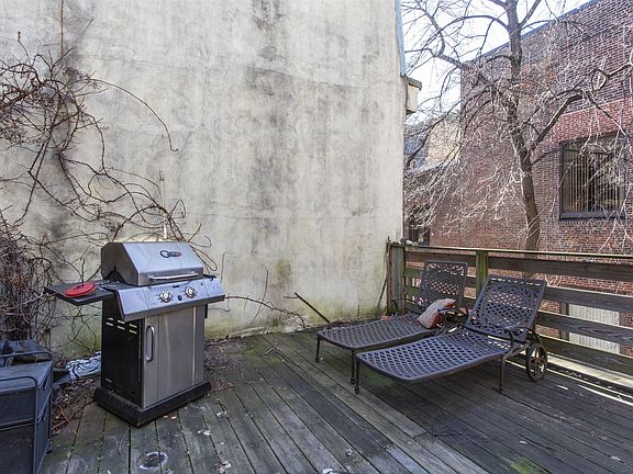 2122 Race St Unit 2.21.jpg