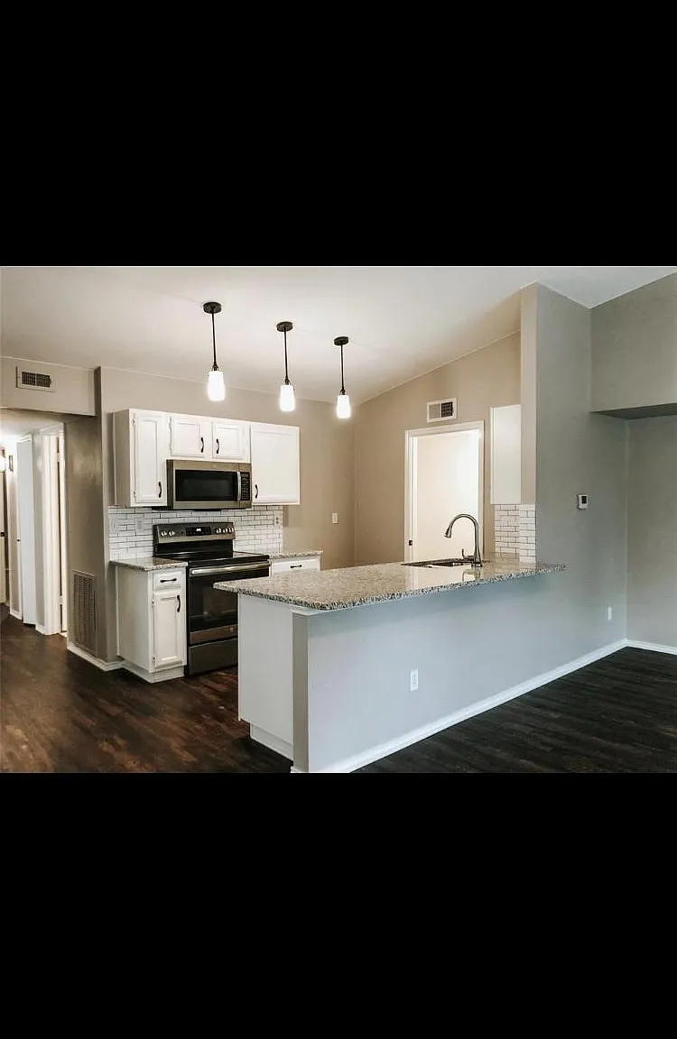 4432 Chapman St — Photo 1