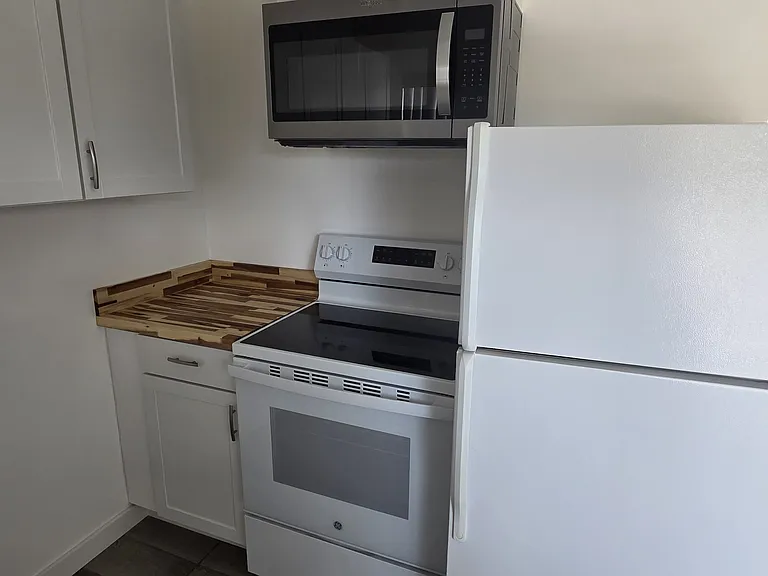 Highlander Manor Apartments — Photo 5