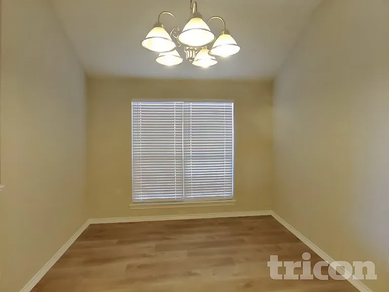 2329 Belton Dr — Photo 6