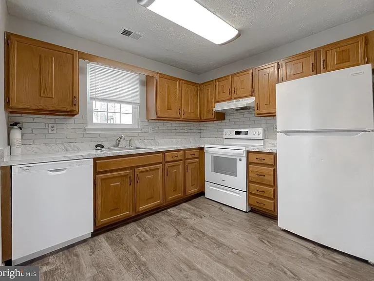 4232 Drake Ct — Photo 11