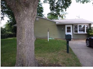 19 Primrose Ln, Levittown, PA 19054