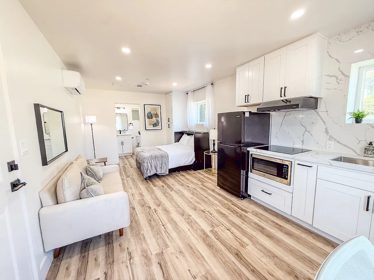 Studio, 300 sqft, $2,264 — Photo 4