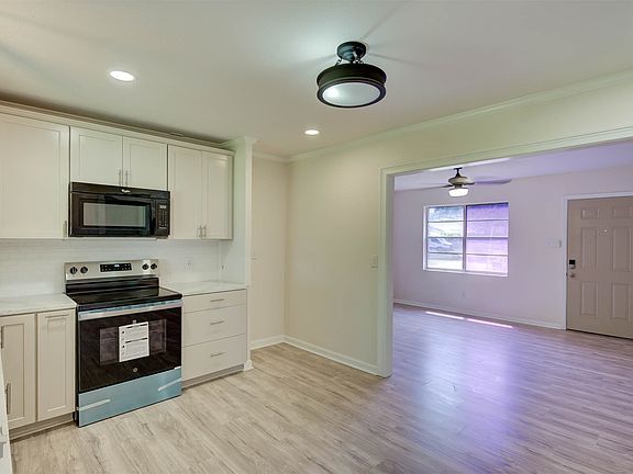 2nd image of 5421 Daffodil St