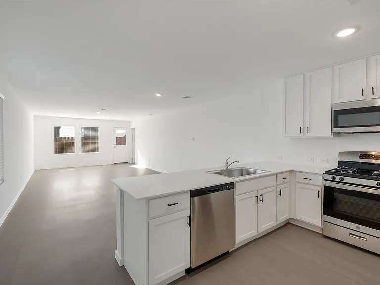 7311 Adam Star — Photo 1