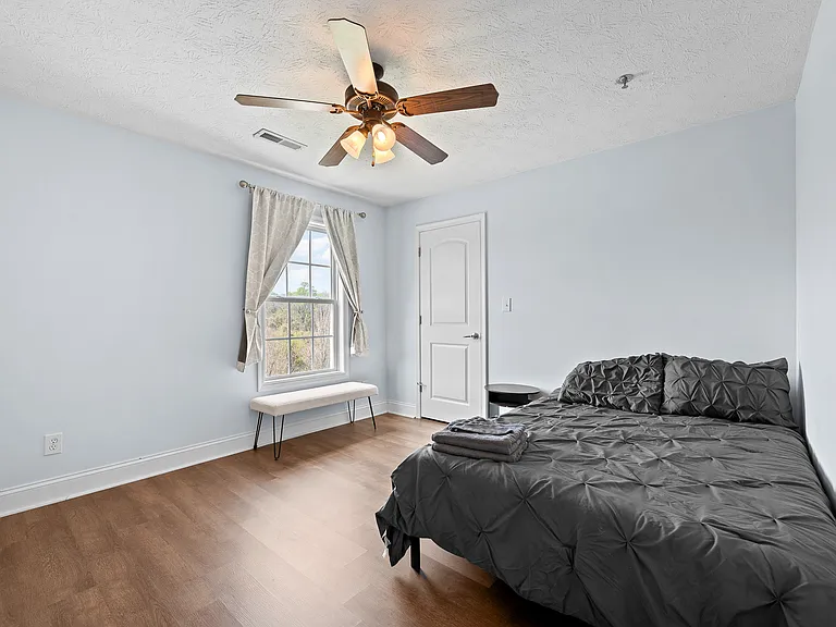 100 Capstone Dr — Photo 18