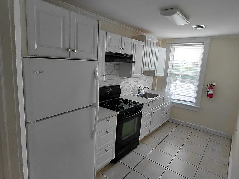 21 Morris St #A — Photo 2