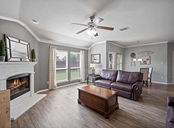 3rd image of 731 Tolleson Dr