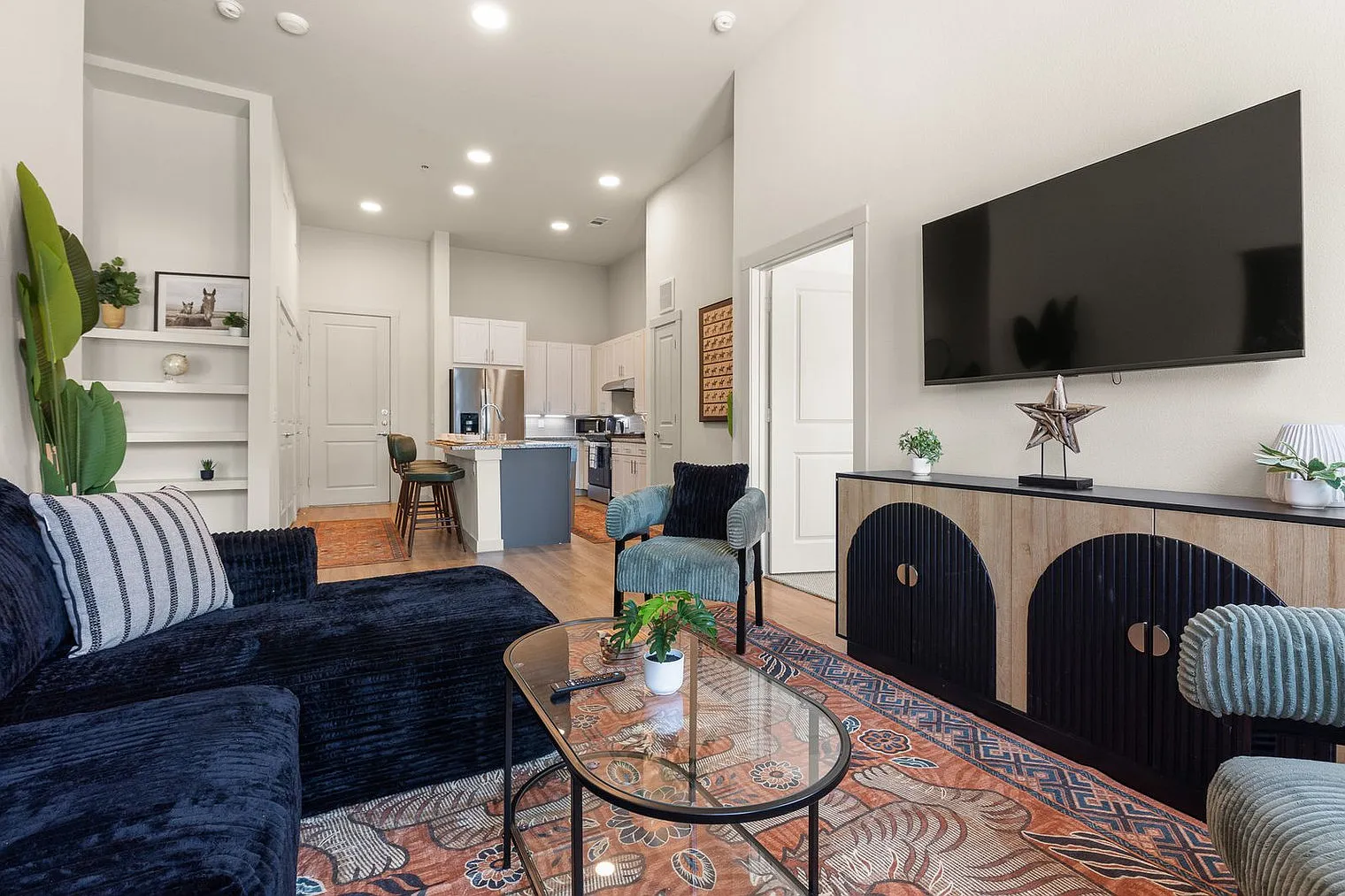 2 bed, 2.0 bath, 1108 sqft, $4,500 — Photo 2