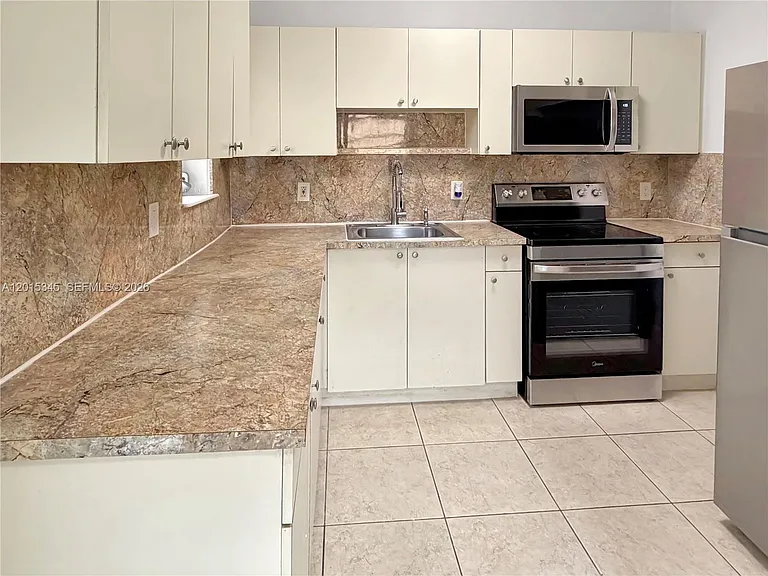 111 SW 67th Ct — Photo 5