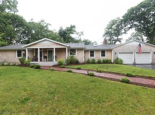33 Parkwood Dr, Kingston, RI 02881