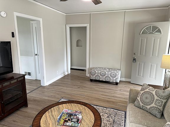 5th image of 609 E Parkland Ave
