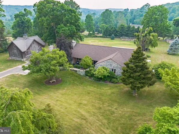69 Skyline Dr, Glen Mills, PA 19342