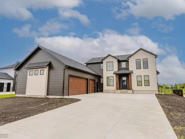 301 25th Ave E, West Fargo, ND 58078