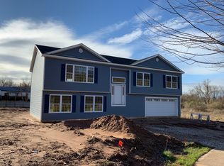 6 Fieldview Ln, Hamden, CT 06514