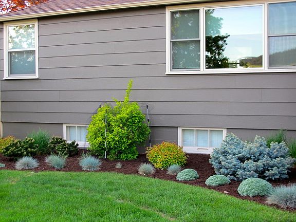 FRONT FLOWER GARDEN