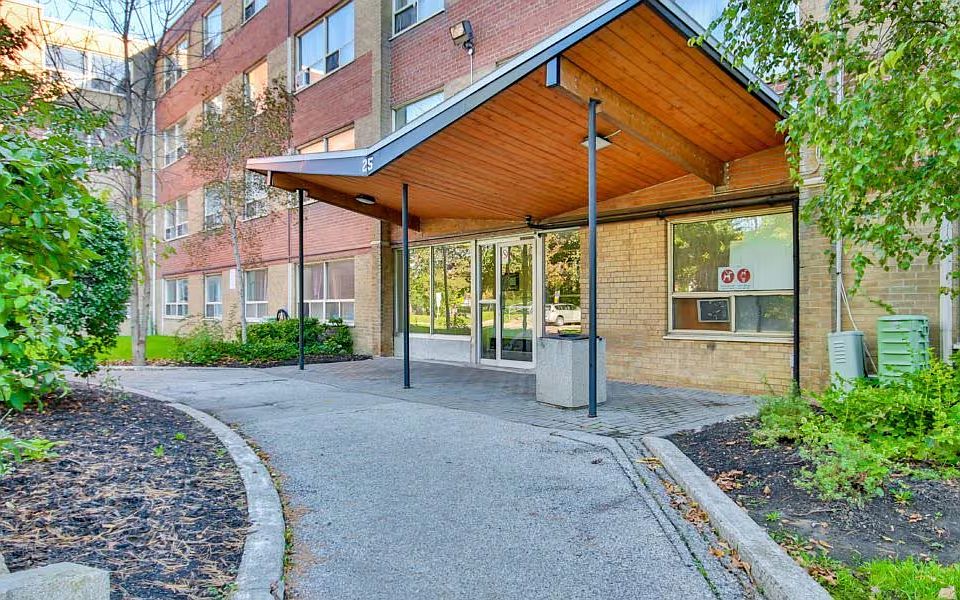 1st image of 9 Bergamot Ave