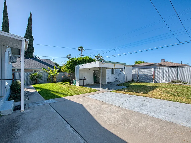 2434 Yerba St — Photo 36
