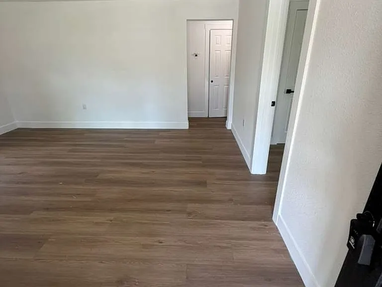 204 S 7th St — Photo 12