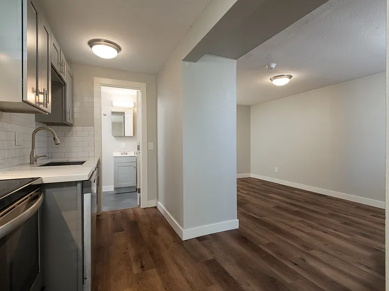 923 SW Holden St #1 — Photo 8