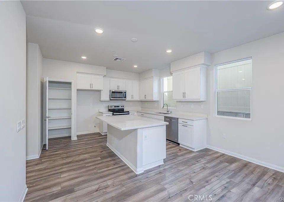 466 Meyer Pl