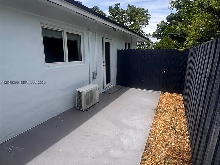 46XX SW 89th Pl — Photo 2