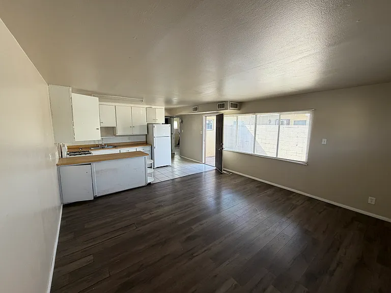1100-1104 Palomas Dr SE — Photo 6