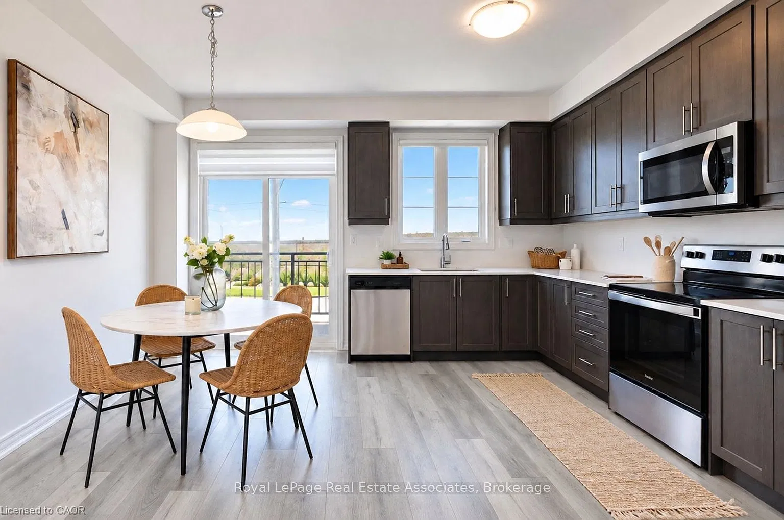 120 Court Dr — Photo 3