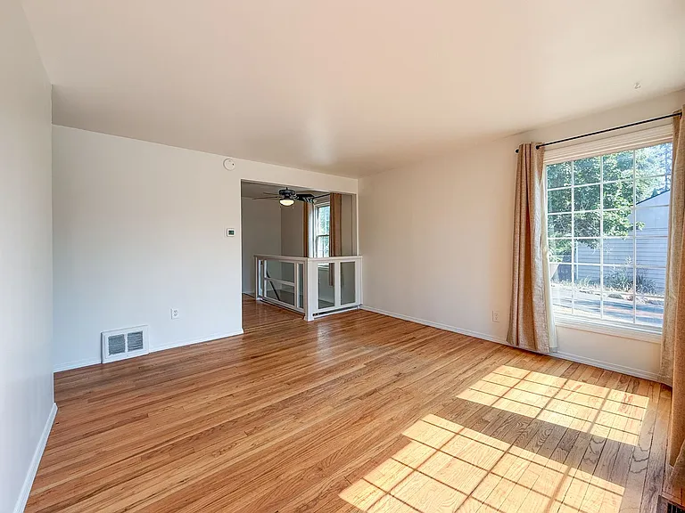 6119 N Braeburn Dr — Photo 2