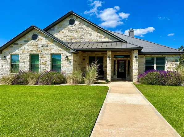323 Ellebracht Dr, Fredericksburg, TX 78624