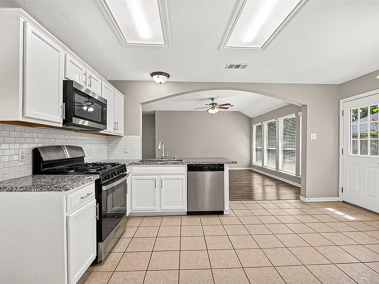 2902 Burgess Hill Ct — Photo 11