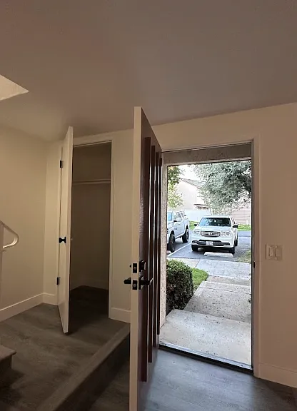 770 Hampshire Ln — Photo 3