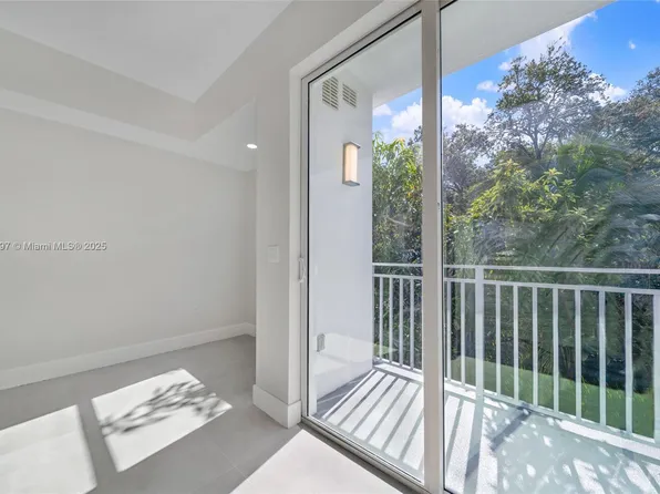 1536 NW 15th Ave #302, Miami, FL 33125