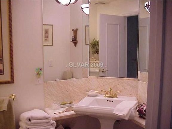 4th image of 1600 Rosita Dr