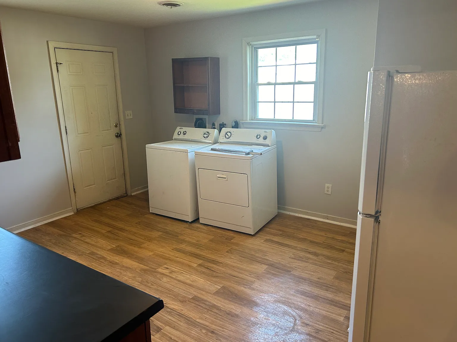3 bed, 1200 sqft, $1,900 — Photo 2