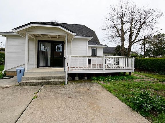 5th image of 1975 Gwinn Ave