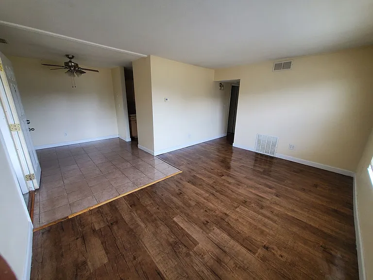 Abbott Acres Apartments — Photo 2
