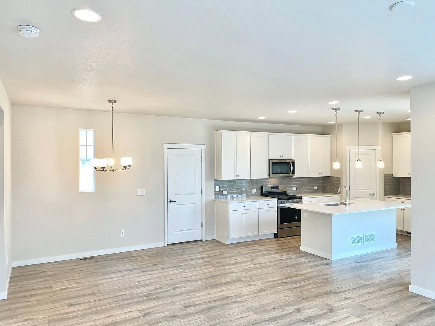Newer, 3 Bedroom Pathway Home — Photo 4