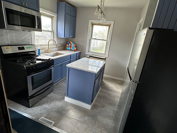 4th image of 1548 Taft St