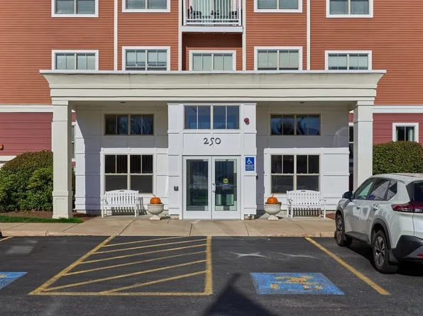 250 Main St Unit 305, Hudson, MA 01749