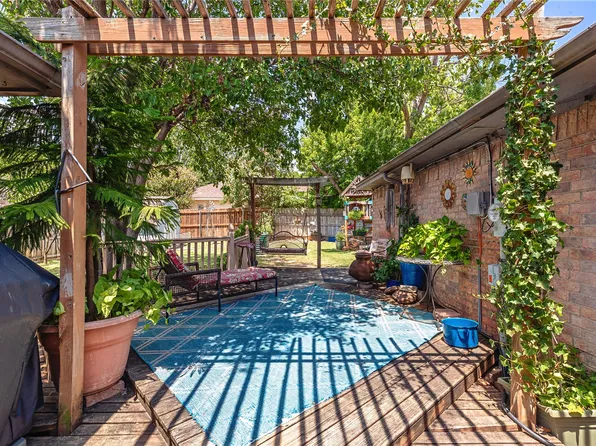 7133 Starnes Rd, North Richland Hills, TX 76182