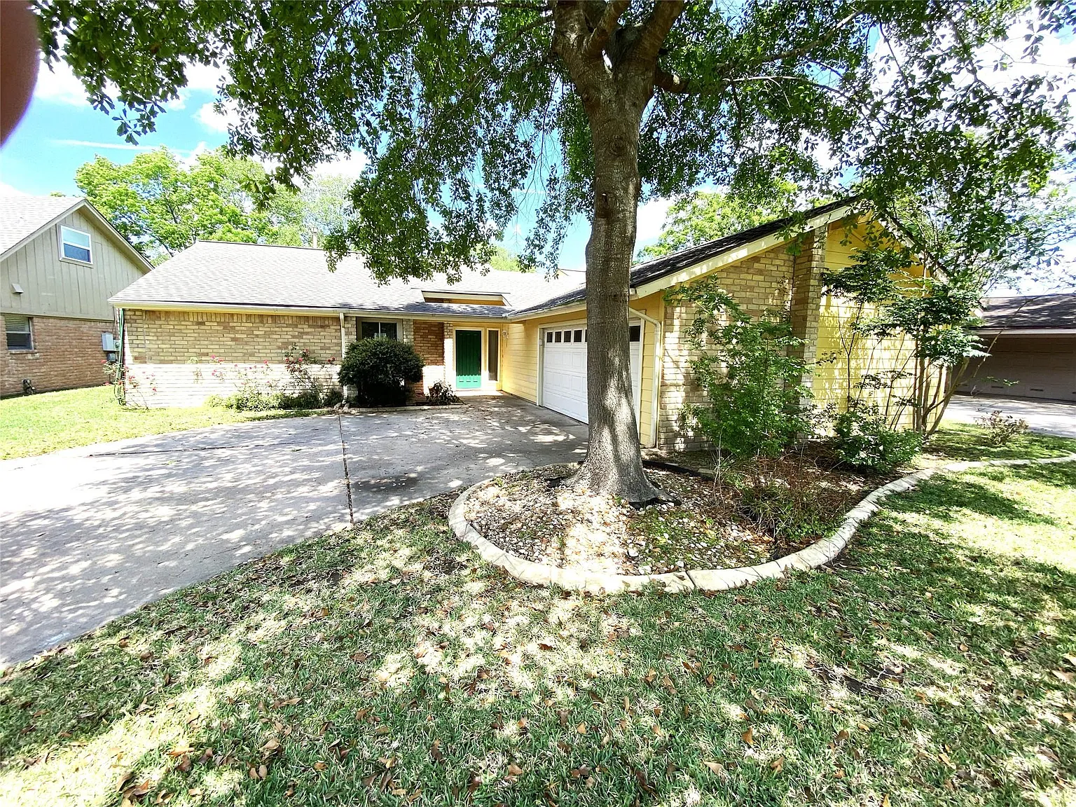 3 bed, 2.0 bath, 1781 sqft, $1,975 — Photo 1
