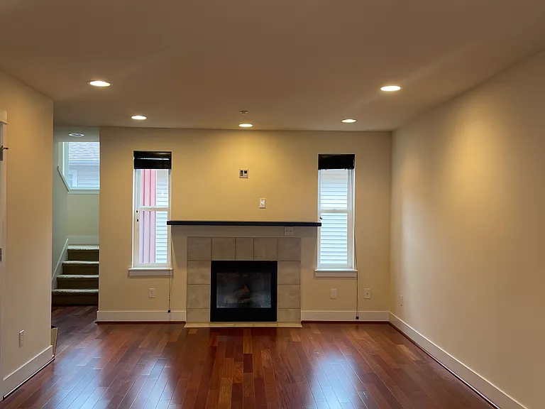 834 N 145th Ln — Photo 20
