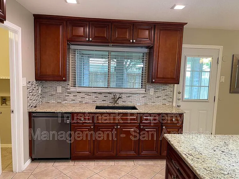 8335 Bent Meadow Dr — Photo 11