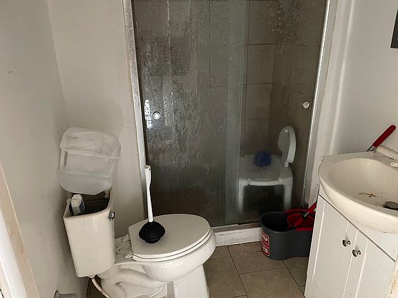 5th image of 1020 McKinley Ave